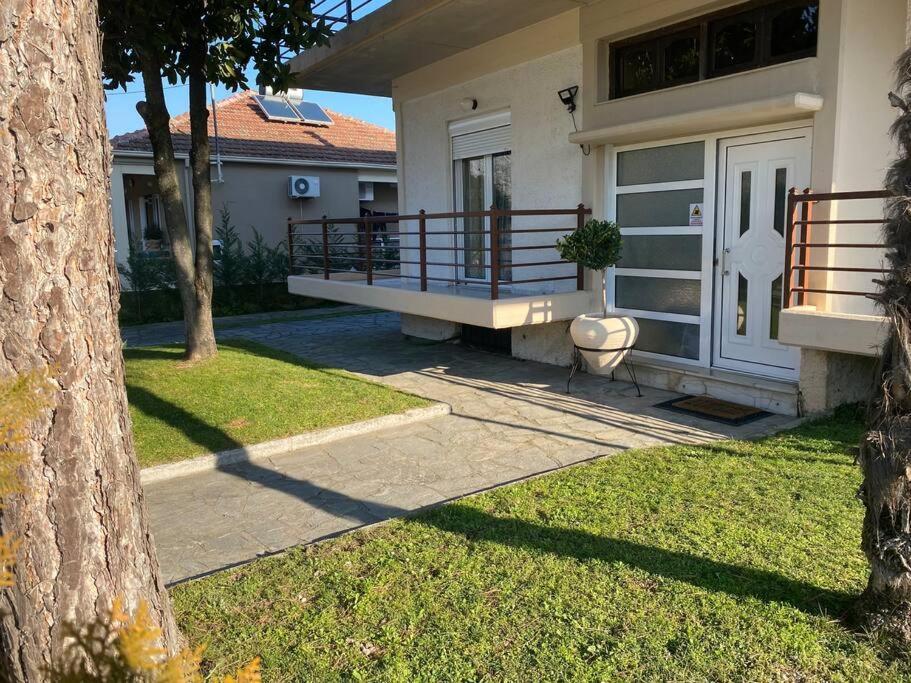 Family'S Home Trikala Bagian luar foto